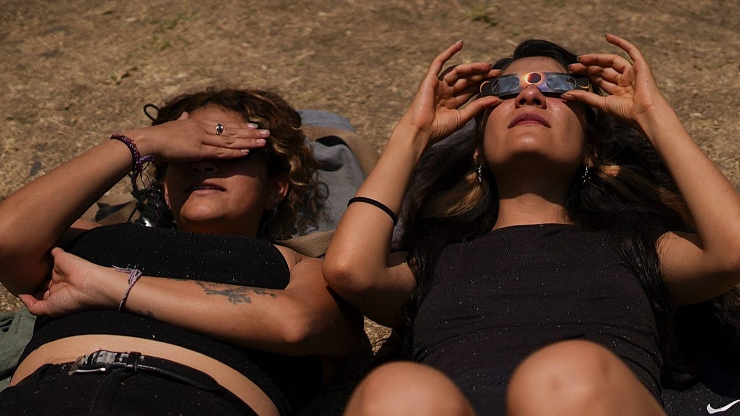 How to tell if the eclipse damaged your eyes: key warning symptoms