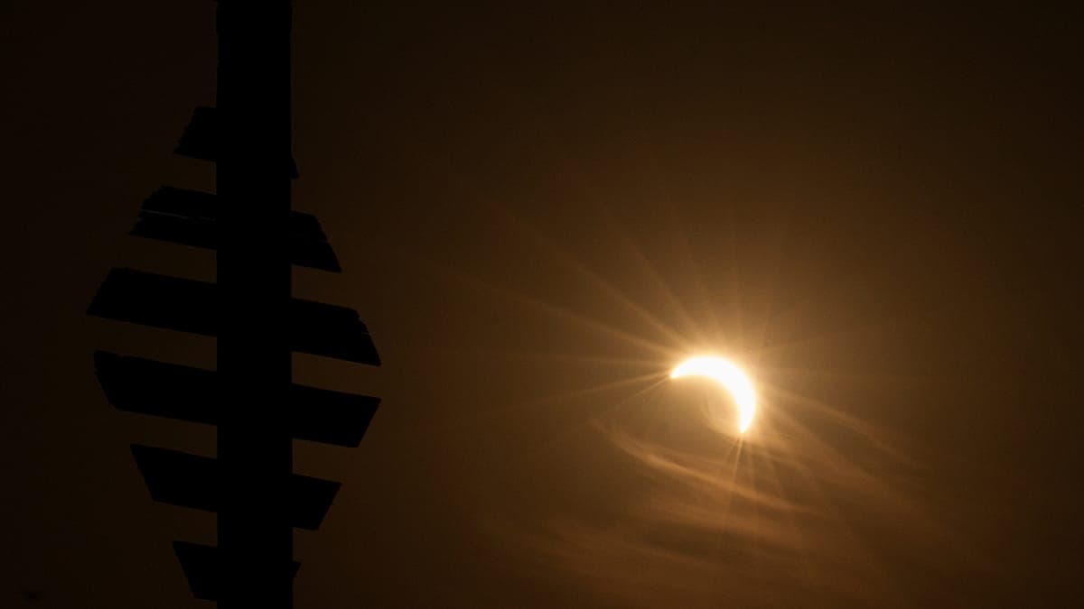 Timelapse of partial solar eclipse seen from Royal Observatory Greenwich