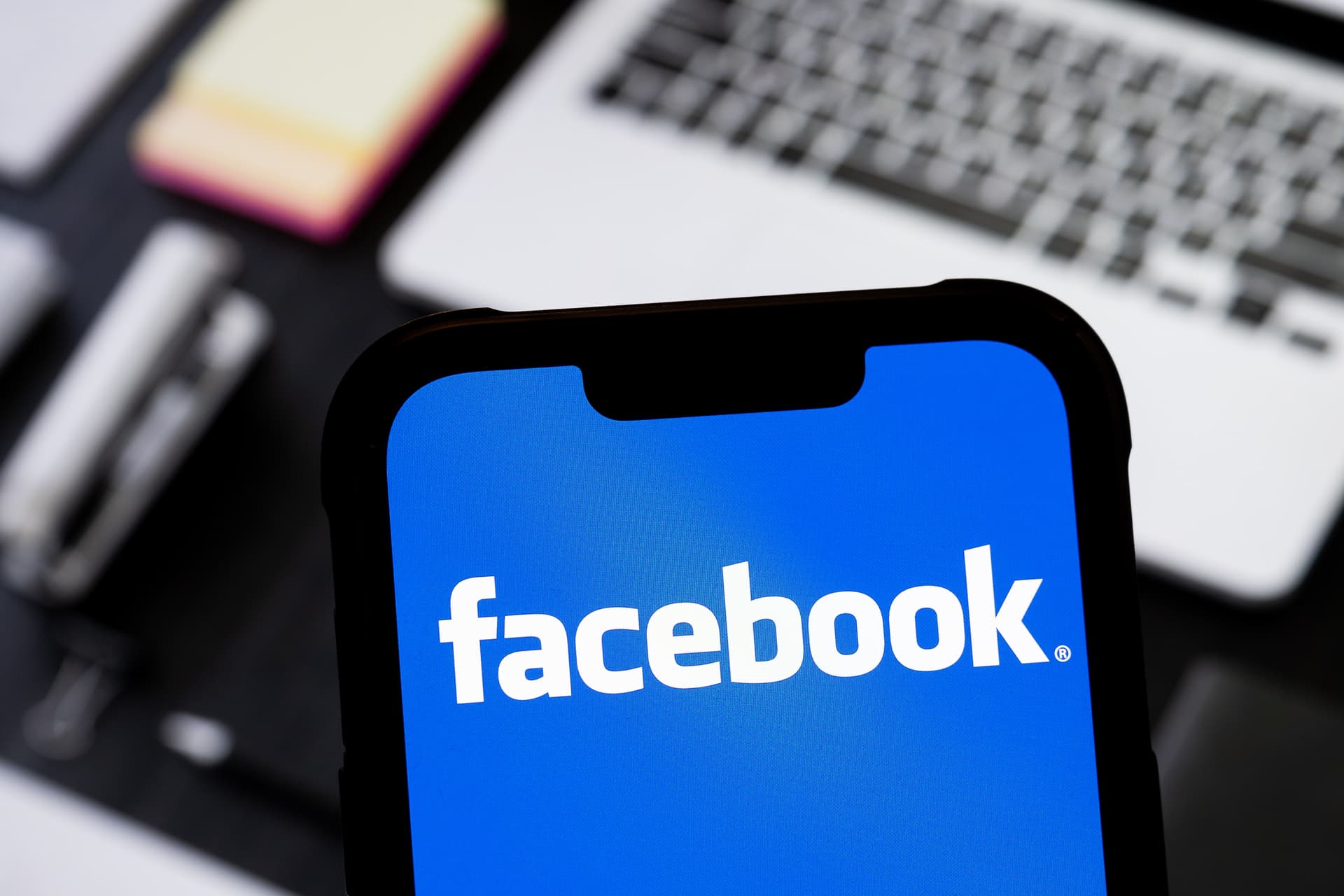 Facebook officially rolls out its stand-alone Creator Studio app with AI tools for creators
